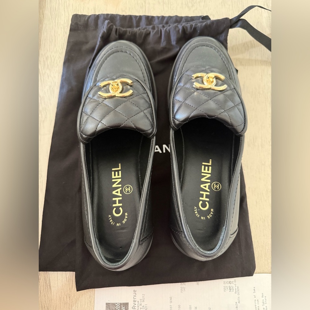 CHANEL Interlocking CC Logo Moccasins Loafers Black 38.5 Worn Once - Picture 12 of 16